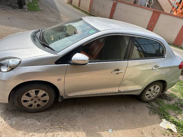 https://images10.gaadi.com/usedgaadi-sellcar/UsedCar/e5d0e22ca/ad64905b-1b03-4b47-943e-cb182b8db728.jpeg?imwidth=6400