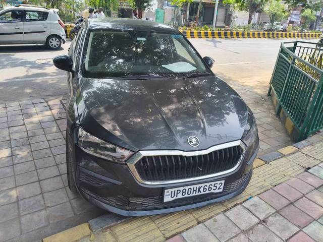 https://images10.gaadi.com/usedgaadi-sellcar/UsedCar/e5d12a7da/387d4182-c9b7-4a7f-a544-58a8dc6e036d.jpg?imwidth=6400