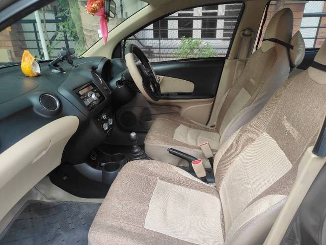 https://images10.gaadi.com/usedgaadi-sellcar/UsedCar/e5d142f1a/0402c5da-177a-4076-8c8e-f16a78d42a0e.jpg?imwidth=6401