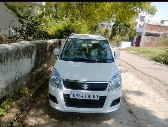 https://images10.gaadi.com/usedgaadi-sellcar/UsedCar/e5d14f74a/5076f0c2-e611-40eb-b680-a174be4f71e3.jpeg?imwidth=6400
