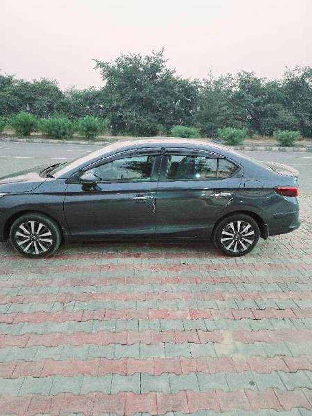 https://images10.gaadi.com/usedgaadi-sellcar/UsedCar/e5d16b9fa/2e4981c0-32da-4c69-a505-f536a37dd4d5.jpg?imwidth=6400