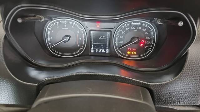 https://images10.gaadi.com/usedgaadi-sellcar/UsedCar/e5d16d69a/eb84041d-9516-49b2-a832-9efe5248422d.jpg?imwidth=6402