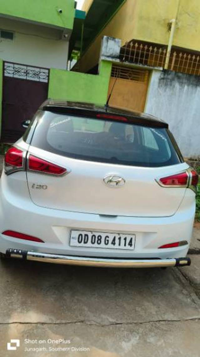 https://images10.gaadi.com/usedgaadi-sellcar/UsedCar/e5d18206a/413611c4-e594-46b7-a39c-cf83c710eea1.jpg?imwidth=6402