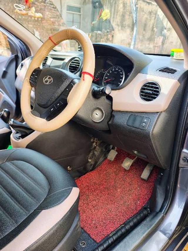 https://images10.gaadi.com/usedgaadi-sellcar/UsedCar/e5d1ce55a/cfa7bbf3-b35d-430e-b5b1-7d3acbe7d7b7.jpg?imwidth=6401