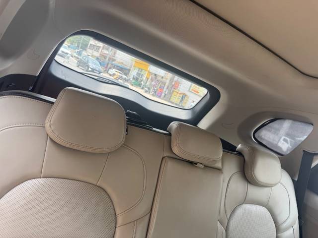 https://images10.gaadi.com/usedgaadi-sellcar/UsedCar/e5d235d7a/272d903b-0f1a-43e9-8b4e-f326d390785d.jpeg?imwidth=6401