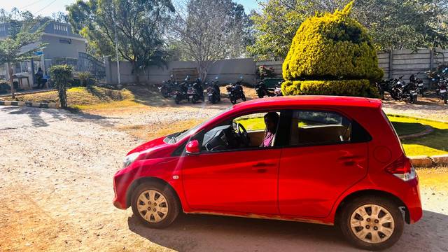 https://images10.gaadi.com/usedgaadi-sellcar/UsedCar/e5d26ceba/4b19cbaf-1665-4e65-b106-34accd3ed203.jpeg?imwidth=6400