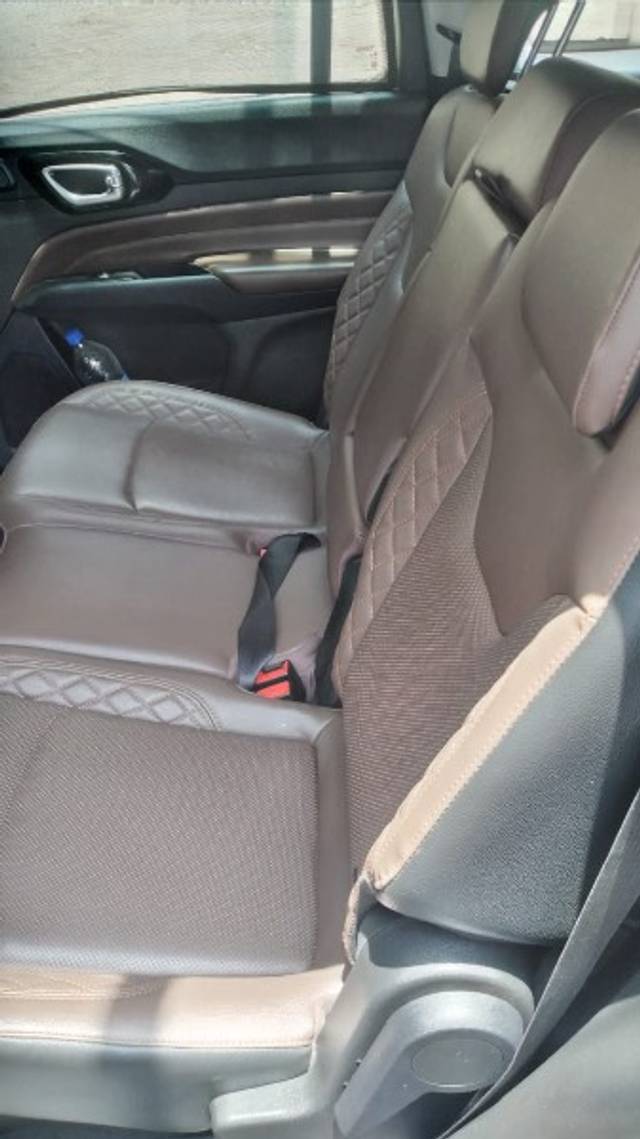 https://images10.gaadi.com/usedgaadi-sellcar/UsedCar/e5d271c3a/28237541-541e-4b0d-b0ef-263b68d42d1d.jpeg?imwidth=6401
