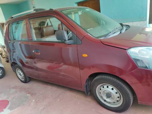 https://images10.gaadi.com/usedgaadi-sellcar/UsedCar/e5d2df6ba/995bdc34-10f5-49cd-856a-bf81cbe19919.jpg?imwidth=6401