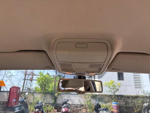 https://images10.gaadi.com/usedgaadi-sellcar/UsedCar/e5d34cfaa/8a1c81d6-8035-4046-a43f-2cbfb53da9f1.jpg?imwidth=6402