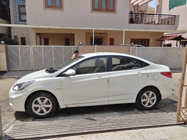 https://images10.gaadi.com/usedgaadi-sellcar/UsedCar/e5d357ada/ec4b8cc1-aa68-4ae4-989a-3a8ff4a8c4ba.jpeg?imwidth=6400