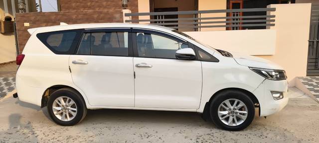 https://images10.gaadi.com/usedgaadi-sellcar/UsedCar/e5d377c9a/b3ad711d-ad05-4daa-8e10-75448a46a2af.jpg?imwidth=6400