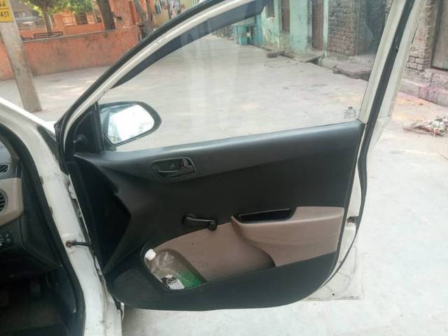 https://images10.gaadi.com/usedgaadi-sellcar/UsedCar/e5d3a1d4a/1ca9172a-e1d6-4bb6-8401-5cbe635ab8bb.jpg?imwidth=6402