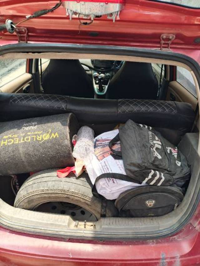 https://images10.gaadi.com/usedgaadi-sellcar/UsedCar/e5d3ad69a/5374c33a-01f6-4ad9-b904-3e86b5d4df0e.jpg?imwidth=6402