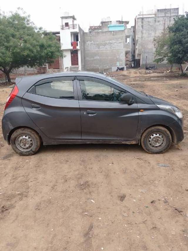 https://images10.gaadi.com/usedgaadi-sellcar/UsedCar/e5d41d2ba/8ac8530d-bd5b-4e1b-ae81-6f5d214cc976.jpg?imwidth=6400
