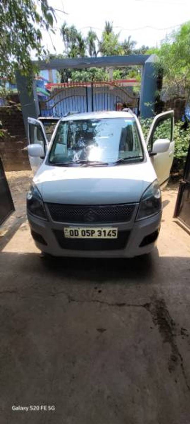 https://images10.gaadi.com/usedgaadi-sellcar/UsedCar/e5d4af9ba/057804b1-4e74-4c23-8e46-2fd69afba844.jpeg?imwidth=6402