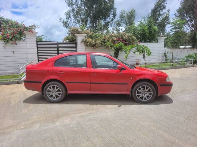https://images10.gaadi.com/usedgaadi-sellcar/UsedCar/e5d4b925a/411f31c4-960f-4326-b7af-99376b5f5329.jpg?imwidth=6401
