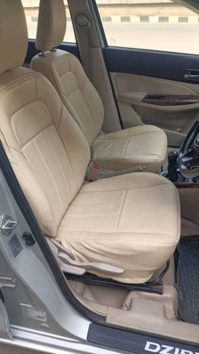 https://images10.gaadi.com/usedgaadi-sellcar/UsedCar/e5d4c3afa/8c5271b6-a077-432d-bd22-b8f1b65ffdeb.jpg?imwidth=6401
