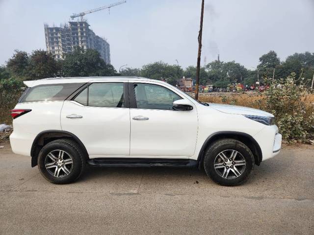 https://images10.gaadi.com/usedgaadi-sellcar/UsedCar/e5d4ca41a/f6661e31-7cd4-4a0f-a11f-5a1f9c4e1a90.jpg?imwidth=6401