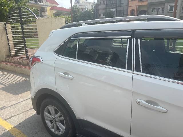 https://images10.gaadi.com/usedgaadi-sellcar/UsedCar/e5d4e5cca/67d11366-1f2f-4e30-8be6-a101244b51c1.jpg?imwidth=6400