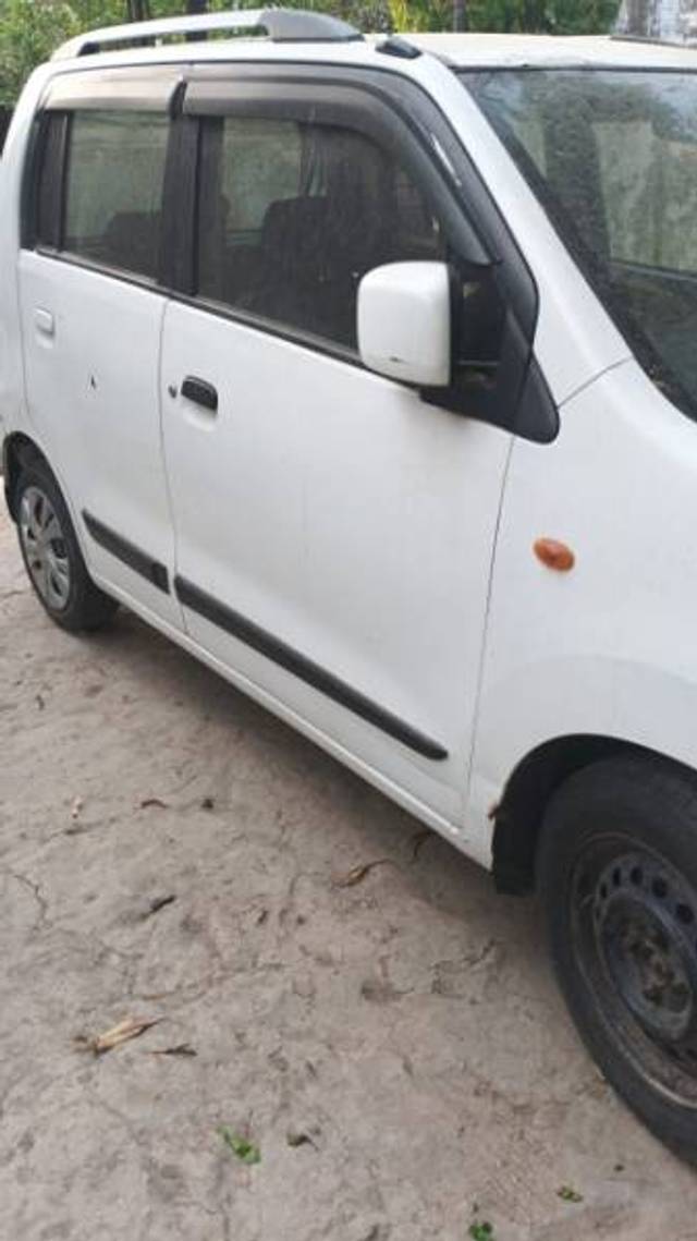 https://images10.gaadi.com/usedgaadi-sellcar/UsedCar/e5d500b0a/b6bff986-cbf0-40a3-a371-3b2be158a1ba.jpg?imwidth=6401
