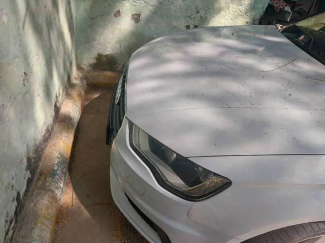 https://images10.gaadi.com/usedgaadi-sellcar/UsedCar/e5d50f8ca/ba5b8fd0-b9b1-4d4c-b227-eb46168571ec.jpg?imwidth=6400