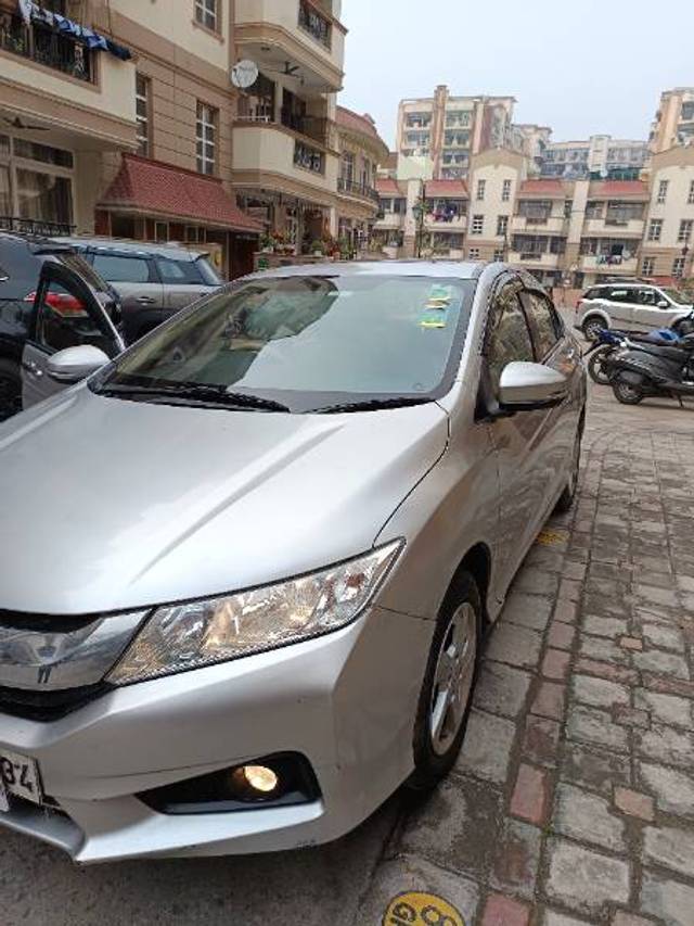 https://images10.gaadi.com/usedgaadi-sellcar/UsedCar/e5d519dda/554ce111-b93e-4bb8-89af-8547c706ab9c.jpg?imwidth=6400