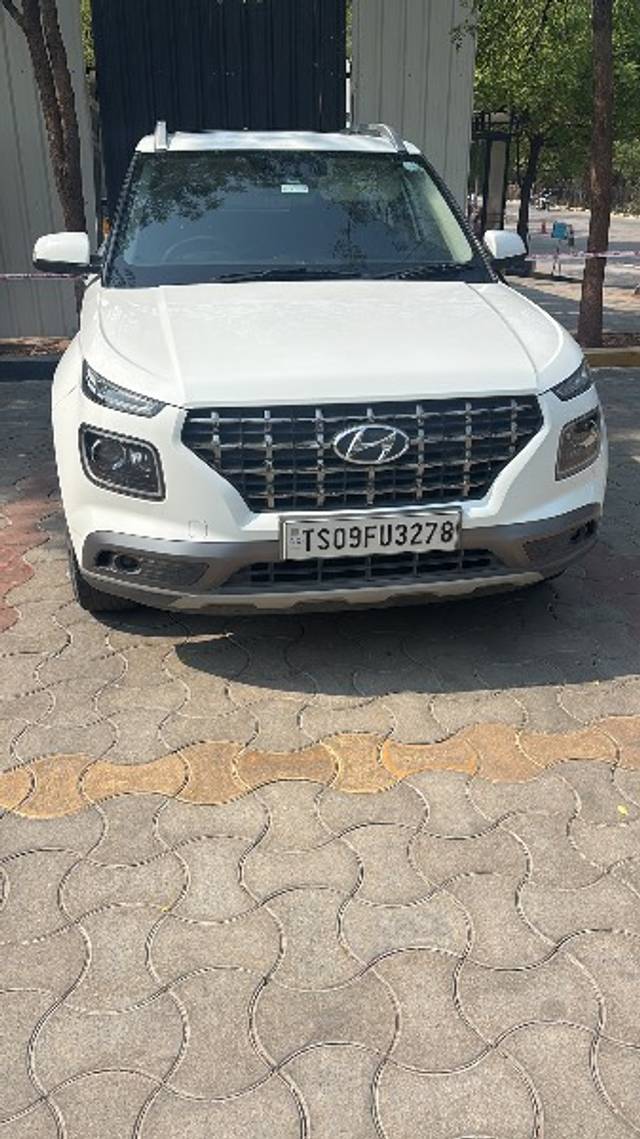https://images10.gaadi.com/usedgaadi-sellcar/UsedCar/e5d5c27ea/1b326071-7ce4-4f06-a022-3d0246123242.jpeg?imwidth=6400
