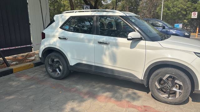 https://images10.gaadi.com/usedgaadi-sellcar/UsedCar/e5d5c27ea/b9363088-b55a-41a8-a23e-ad325430ebbb.jpeg?imwidth=6401