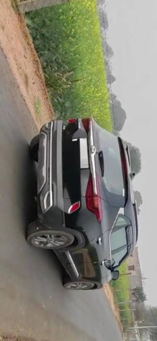 https://images10.gaadi.com/usedgaadi-sellcar/UsedCar/e5d6850fa/f9fc9220-b46e-4b25-a9ef-a45f1fd1597c.jpg?imwidth=6402