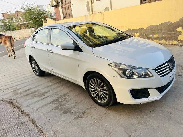 https://images10.gaadi.com/usedgaadi-sellcar/UsedCar/e5d6951fa/86c3c127-8cb3-4d1f-8fa6-e91c223a5566.jpeg?imwidth=6400