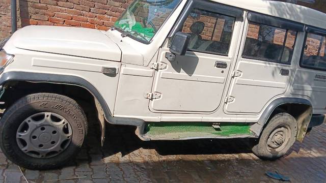 https://images10.gaadi.com/usedgaadi-sellcar/UsedCar/e5d6b10aa/0130d4e3-c5ce-4a48-b396-e7a6576fb5cd.jpg?imwidth=6400