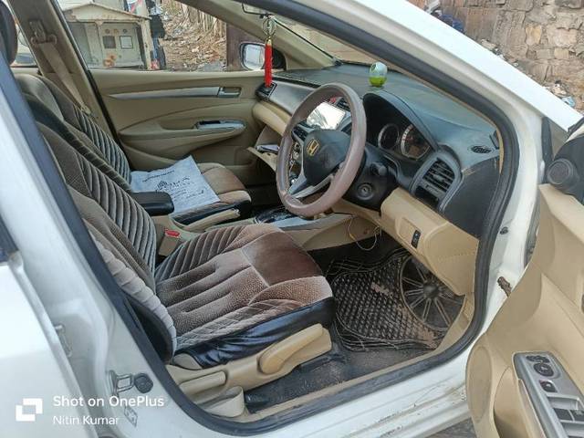 https://images10.gaadi.com/usedgaadi-sellcar/UsedCar/e5d6c489a/b84f863d-8942-4801-b67f-4f66c1decd8c.jpg?imwidth=6400