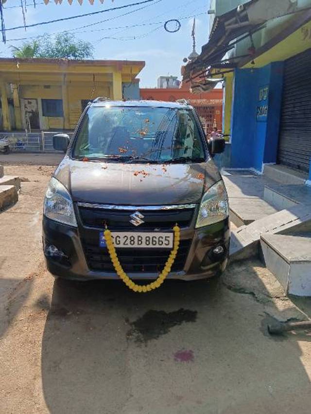 https://images10.gaadi.com/usedgaadi-sellcar/UsedCar/e5d6d28ea/d5319aeb-a8ca-4be5-87bf-b2ebe81fdaa7.jpg?imwidth=6400