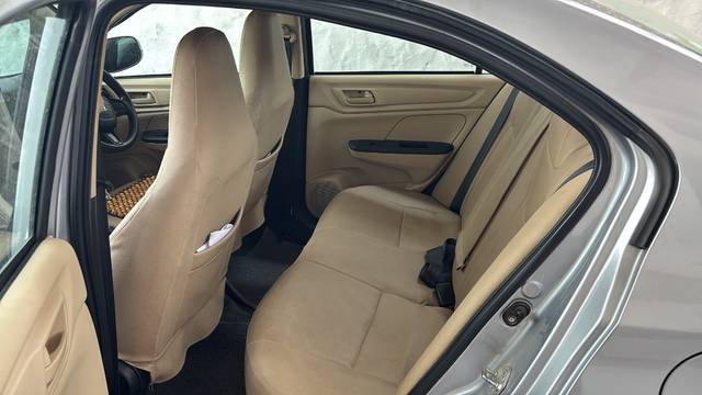 https://images10.gaadi.com/usedgaadi-sellcar/UsedCar/e5d6e89da/36b24fee-8572-4d82-ab8e-9cfb519ae34b.jpeg?imwidth=6400