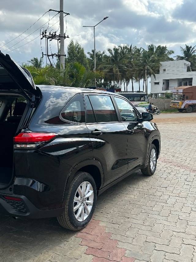 https://images10.gaadi.com/usedgaadi-sellcar/UsedCar/e5d7223da/246e0fc8-9028-4d9d-95ec-3c37e5d091d9.jpeg?imwidth=6401