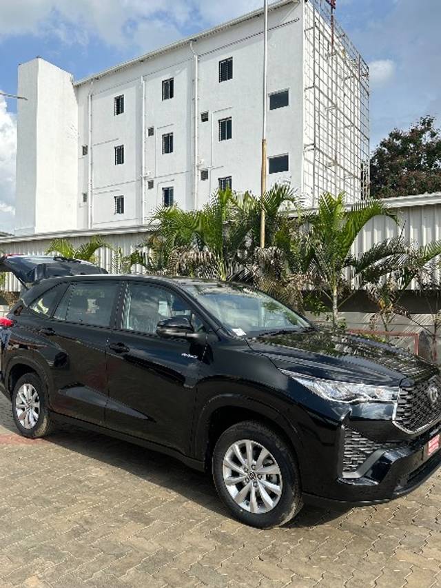 https://images10.gaadi.com/usedgaadi-sellcar/UsedCar/e5d7223da/2a766fc8-ee9c-42d2-a0ff-98a3e63174b0.jpeg?imwidth=6400