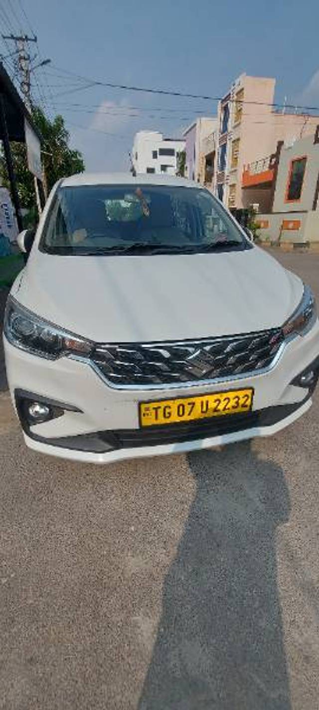 https://images10.gaadi.com/usedgaadi-sellcar/UsedCar/e5d739cca/ba4eedb4-d802-4d53-95d8-1804ec6d527a.jpg?imwidth=6400