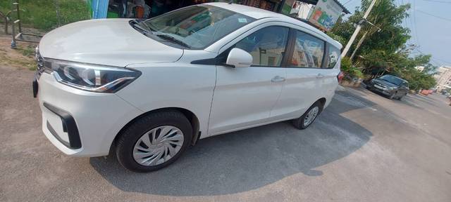 https://images10.gaadi.com/usedgaadi-sellcar/UsedCar/e5d739cca/c9337591-dee6-4509-86d3-95123baa4215.jpg?imwidth=6402