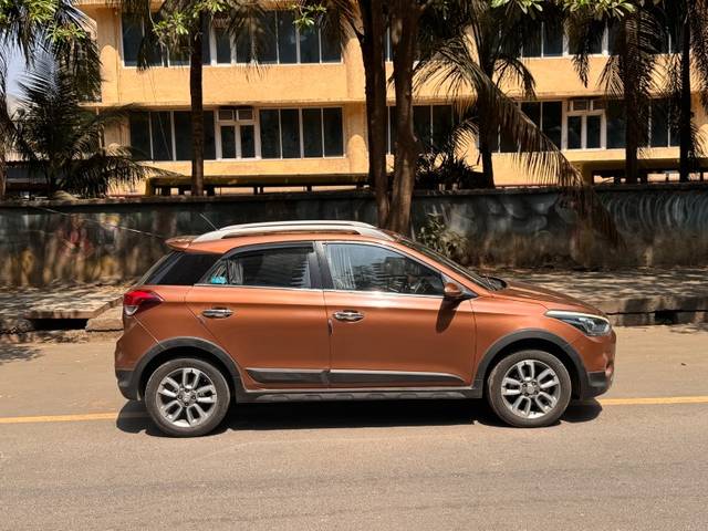 https://images10.gaadi.com/usedgaadi-sellcar/UsedCar/e5d794dea/ac7dca82-5c30-4e1d-b68c-a0a37ff02d60.jpeg?imwidth=6400