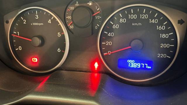 https://images10.gaadi.com/usedgaadi-sellcar/UsedCar/e5d7b973a/72e20eec-b79f-493f-a04c-c70fb1fd9ef8.jpg?imwidth=6401