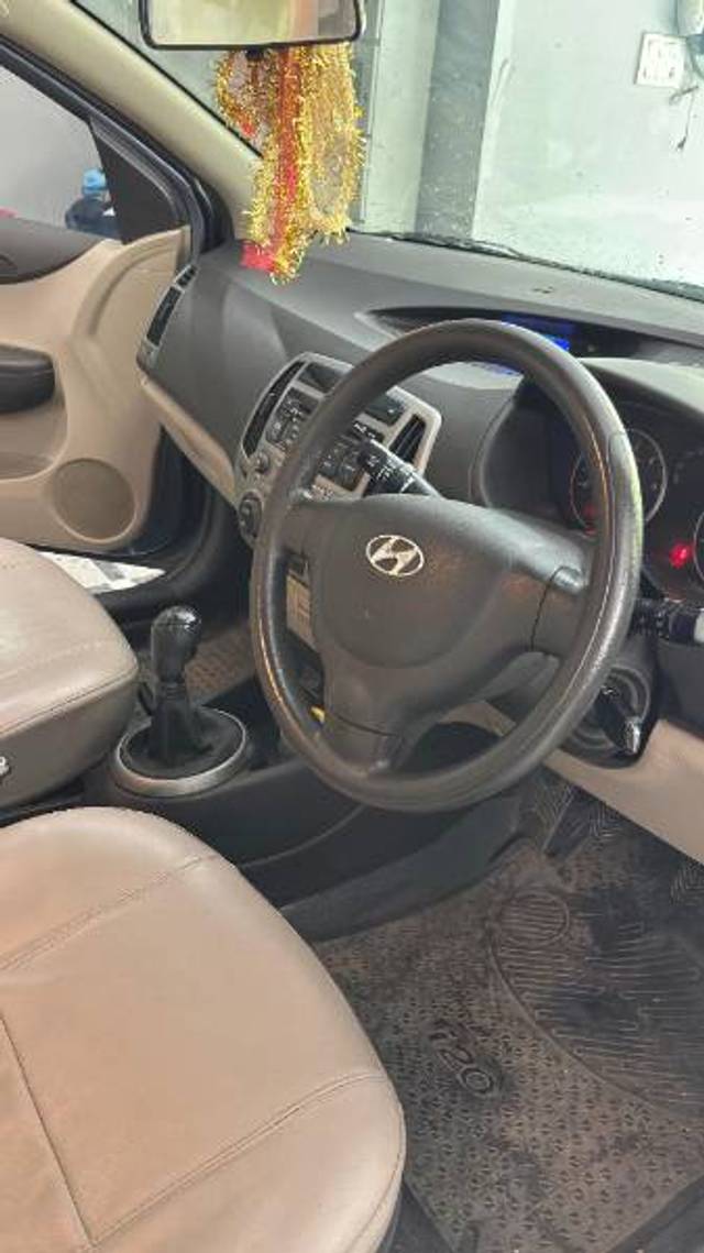 https://images10.gaadi.com/usedgaadi-sellcar/UsedCar/e5d7b973a/83948540-1874-4814-ae07-4b971d09c1a2.jpg?imwidth=6402