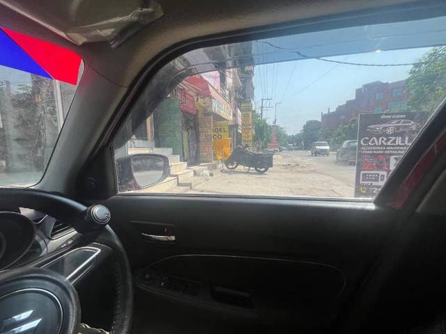 https://images10.gaadi.com/usedgaadi-sellcar/UsedCar/e5d7babca/984e77da-6f96-4c2c-899a-b15968f77e6b.jpg?imwidth=6401