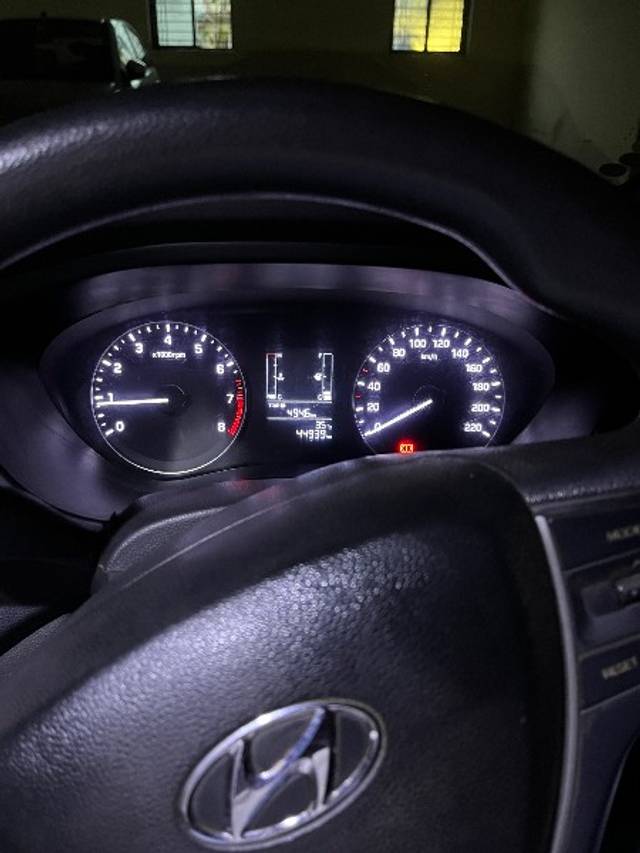 https://images10.gaadi.com/usedgaadi-sellcar/UsedCar/e5d7d127a/cf32c26b-f6b9-47b2-b9ec-ae099e7ec771.jpeg?imwidth=6401
