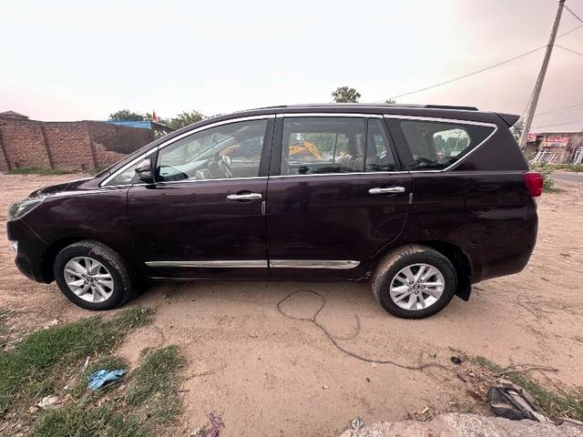 https://images10.gaadi.com/usedgaadi-sellcar/UsedCar/e5d7ea2ea/08a9e4cf-f204-4a8f-857b-77988c0b2c38.jpeg?imwidth=6402