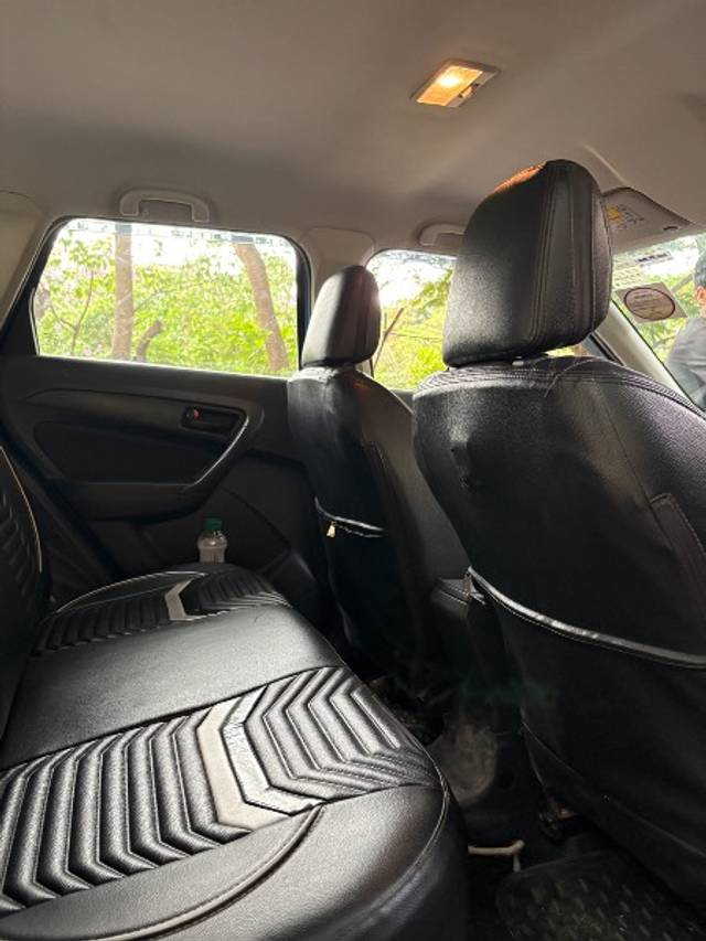 https://images10.gaadi.com/usedgaadi-sellcar/UsedCar/e5d80e4ba/fbed6040-f6fb-4f32-9d38-8ad35151e1ee.jpeg?imwidth=6401