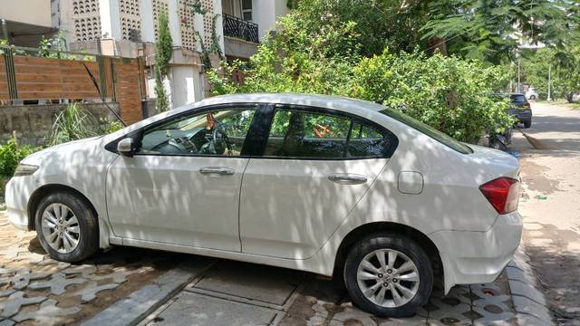 https://images10.gaadi.com/usedgaadi-sellcar/UsedCar/e5d812d6a/eab6b6ce-6e10-4dbd-ad4a-a741363cc2bb.jpg?imwidth=6400