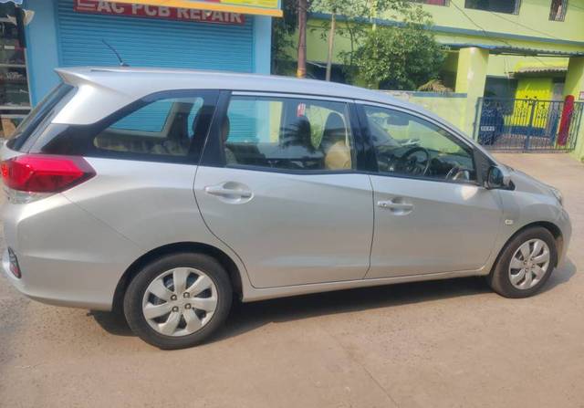 https://images10.gaadi.com/usedgaadi-sellcar/UsedCar/e5d8281da/a877f49b-5f30-4e27-9213-6de04e0e2b8b.jpg?imwidth=6401