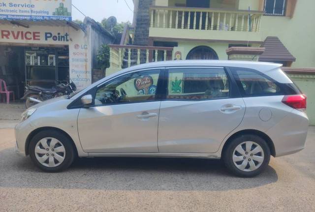 https://images10.gaadi.com/usedgaadi-sellcar/UsedCar/e5d8281da/eb57e470-d160-433d-b532-da2db1ed1252.jpg?imwidth=6402
