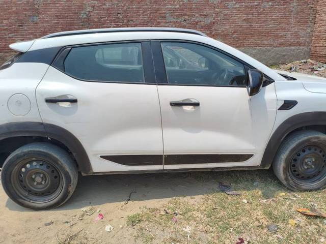 https://images10.gaadi.com/usedgaadi-sellcar/UsedCar/e5d833a5a/a2d6e7d3-1af8-4af3-aa06-2d5931342c2f.jpg?imwidth=6402
