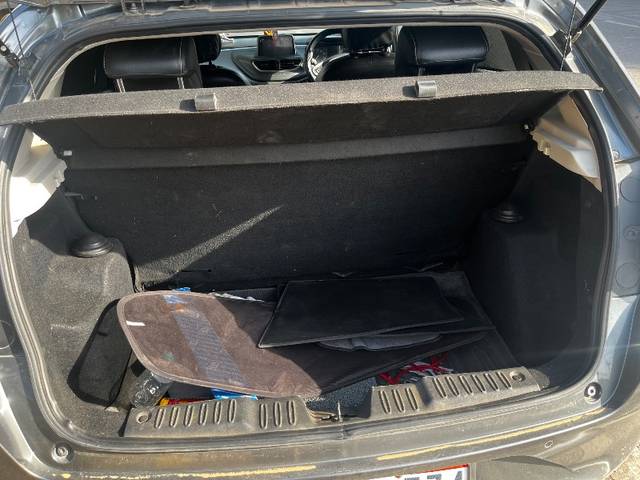 https://images10.gaadi.com/usedgaadi-sellcar/UsedCar/e5d84607a/31a7ce7d-9f47-42cb-943b-e262c96047f9.jpeg?imwidth=6401